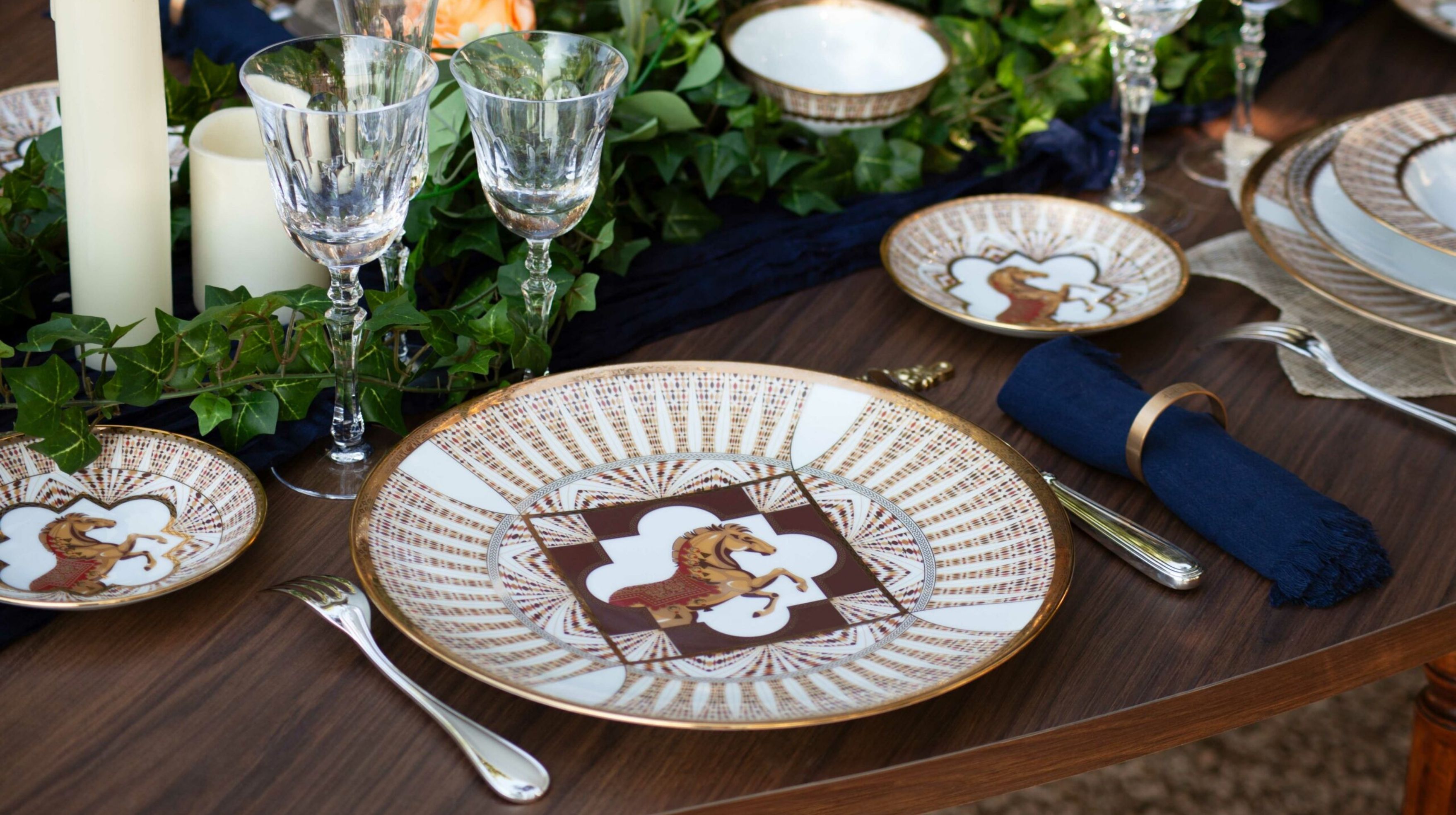 <b><a href="https://mdmaison.com/brands/haviland/cavalier-royal"><b>Haviland</b></b> Cavalier Royal</a>