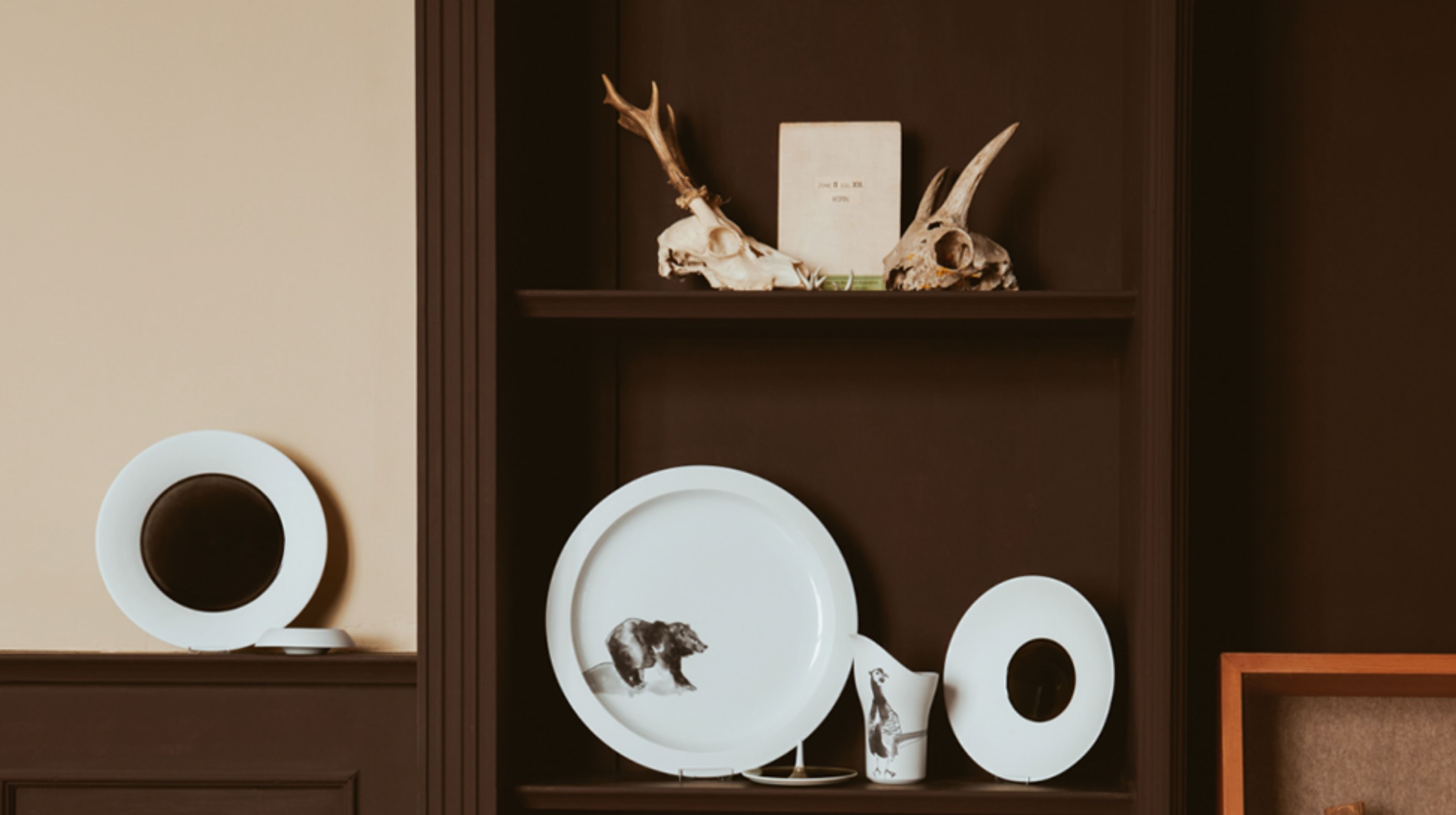 <b><a href="https://mdmaison.com/brands/hering-berlin/piqueur"><b>Hering Berlin</b></b> Piqueur</a> & <a href="https://mdmaison.com/brands/hering-berlin/obsidian">Obsidian</a>