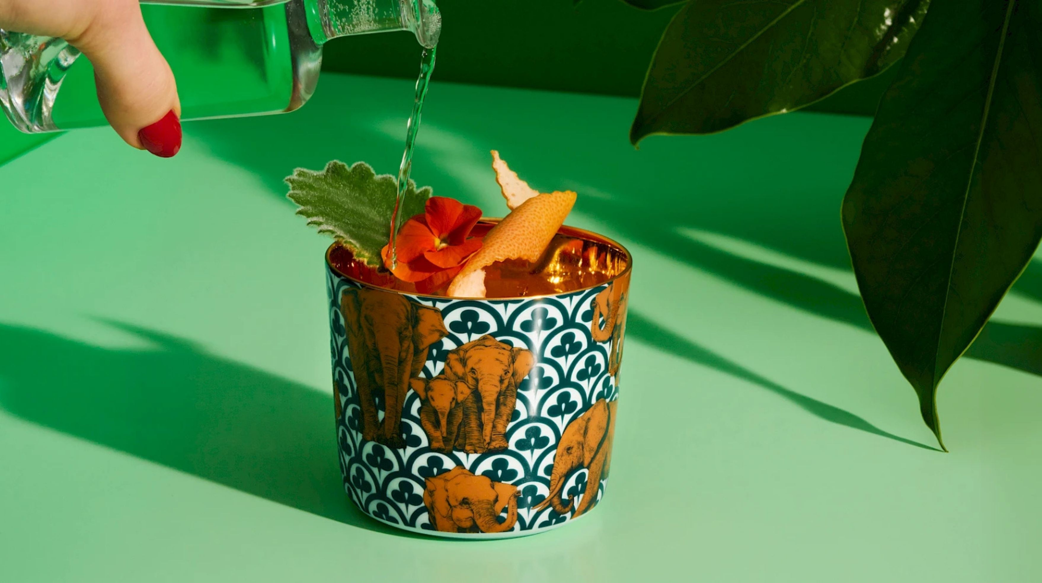 <b><a href="https://mdmaison.com/brands/sieger-by-furstenberg/champagne-goblets"><b>Sieger by Fürstenberg</b></b> Sip of Gold</a>